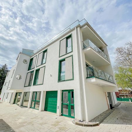 Villa Bauhaus Wellness Apartments 207 - Petiteplage Siófok Buitenkant foto