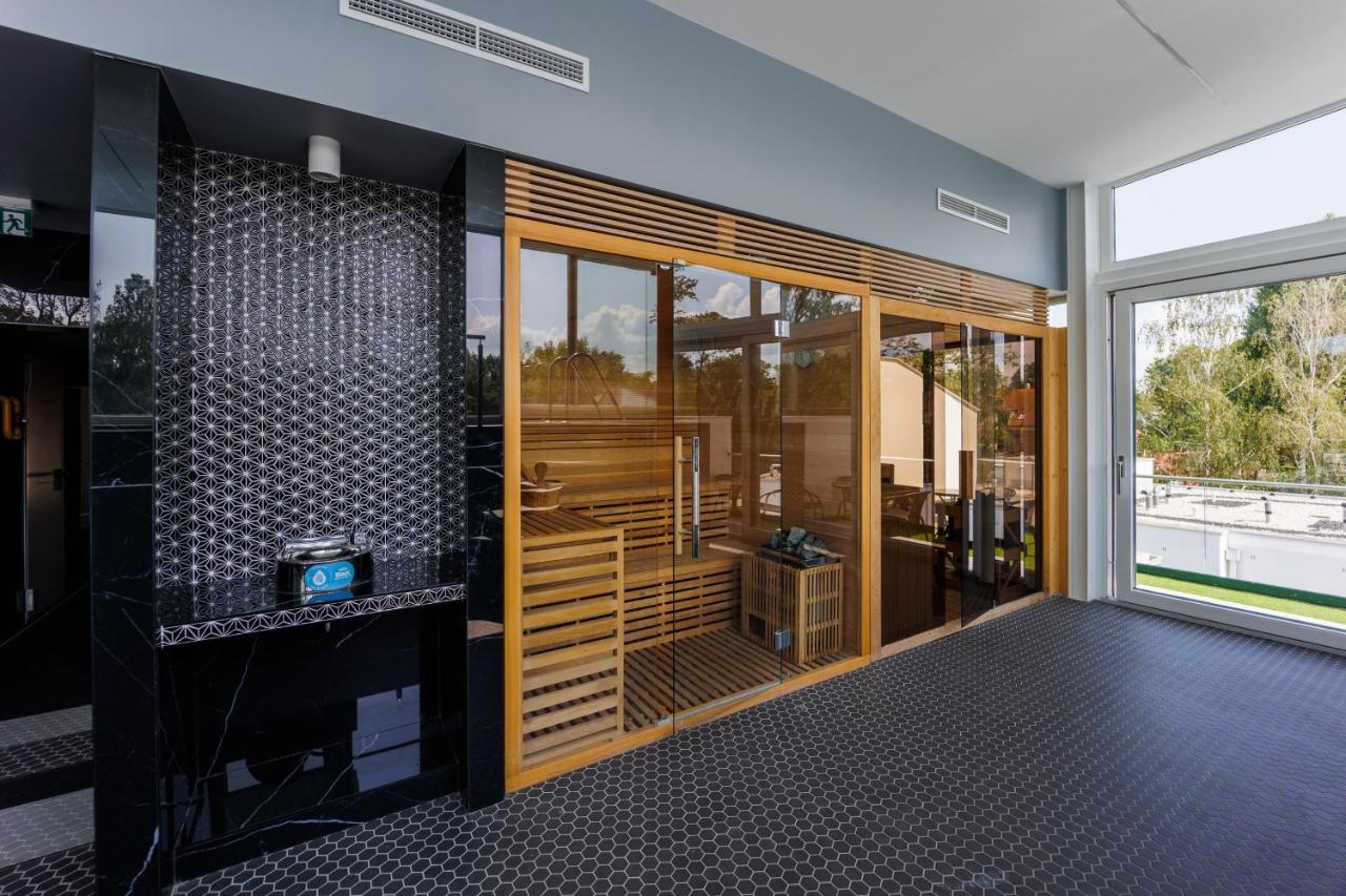 Villa Bauhaus Wellness Apartments 207 - Petiteplage Siófok Buitenkant foto