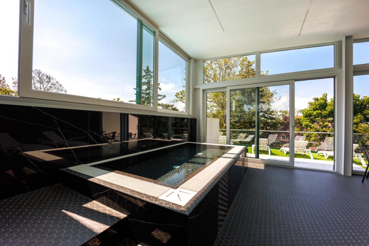 Villa Bauhaus Wellness Apartments 207 - Petiteplage Siófok Buitenkant foto