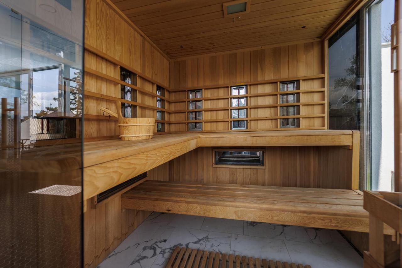 Villa Bauhaus Wellness Apartments 207 - Petiteplage Siófok Buitenkant foto