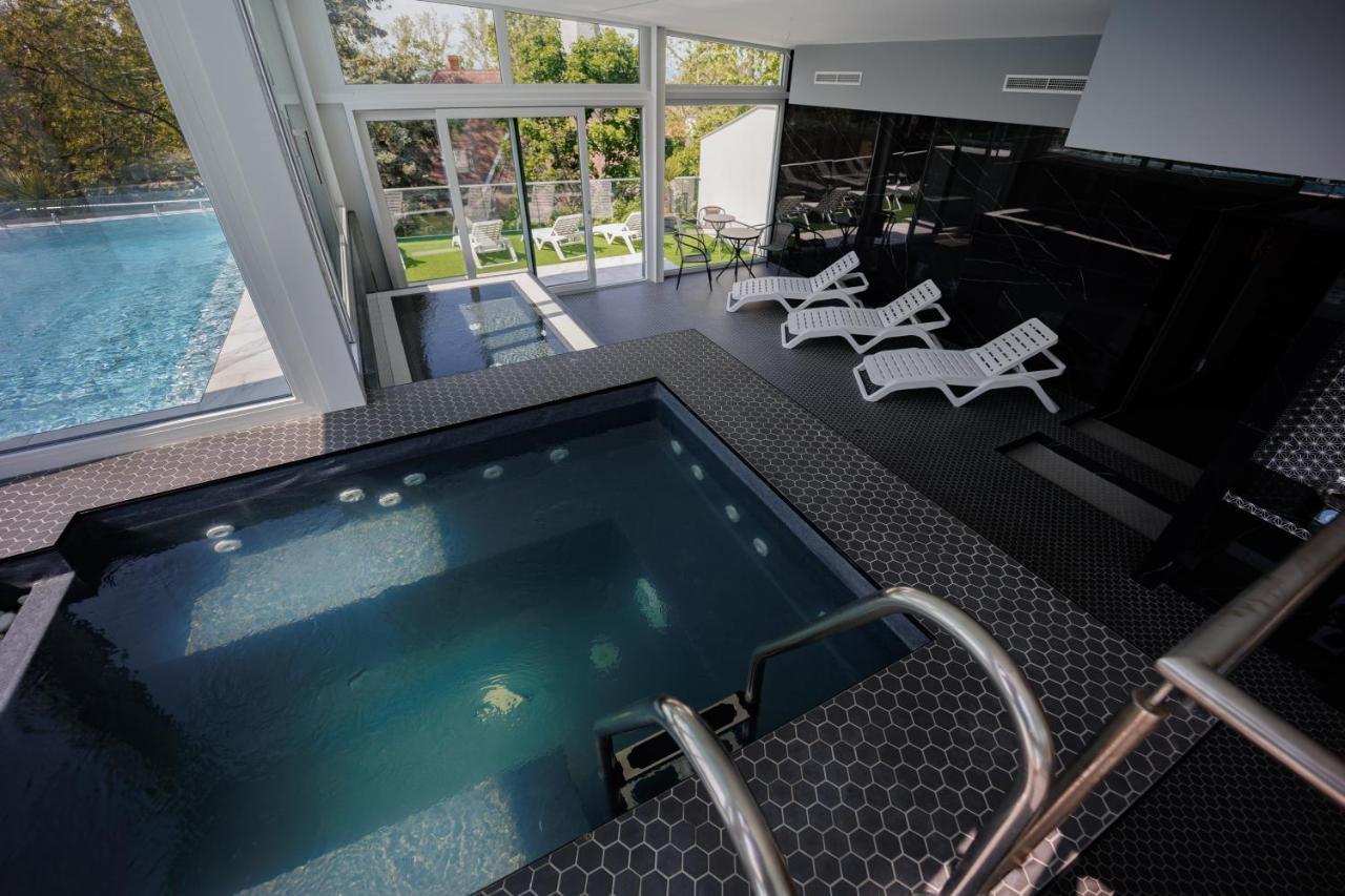 Villa Bauhaus Wellness Apartments 207 - Petiteplage Siófok Buitenkant foto