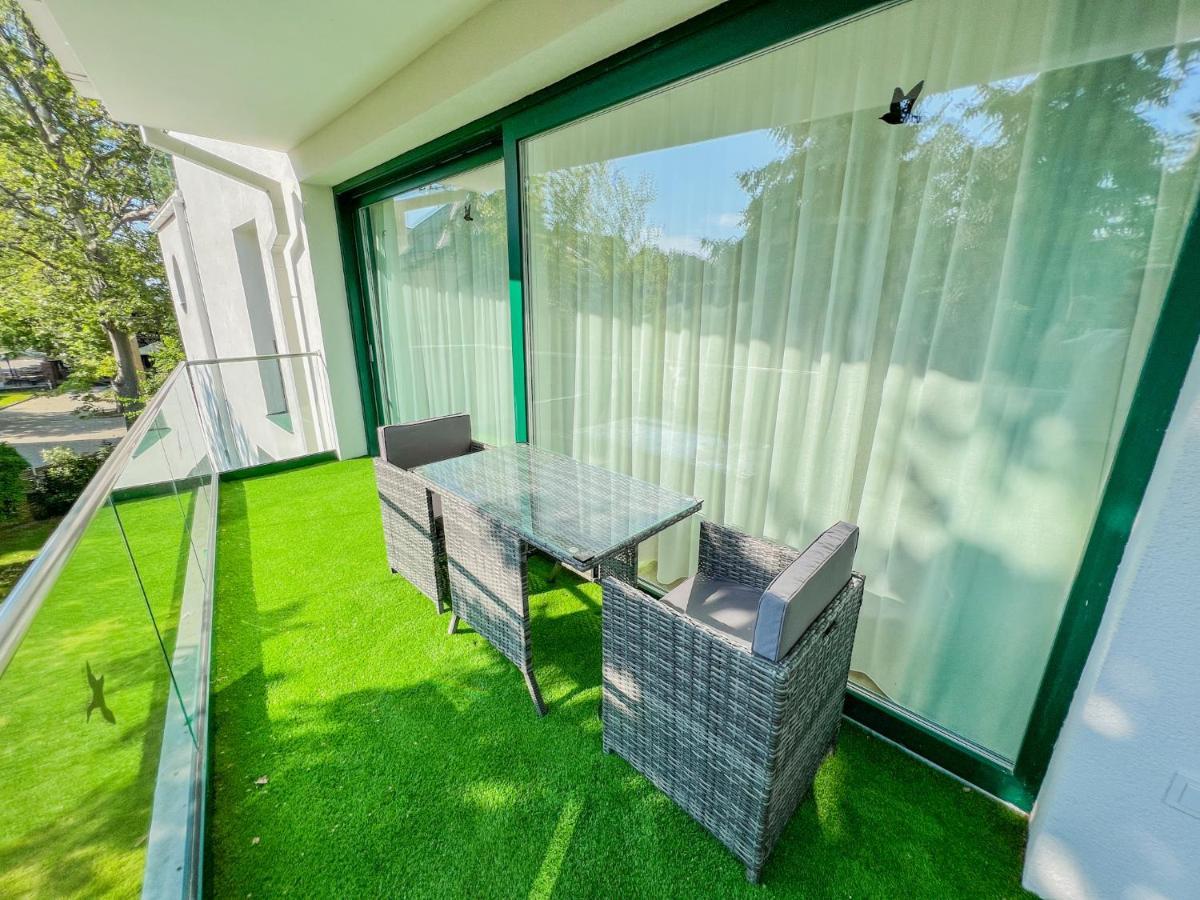 Villa Bauhaus Wellness Apartments 207 - Petiteplage Siófok Buitenkant foto