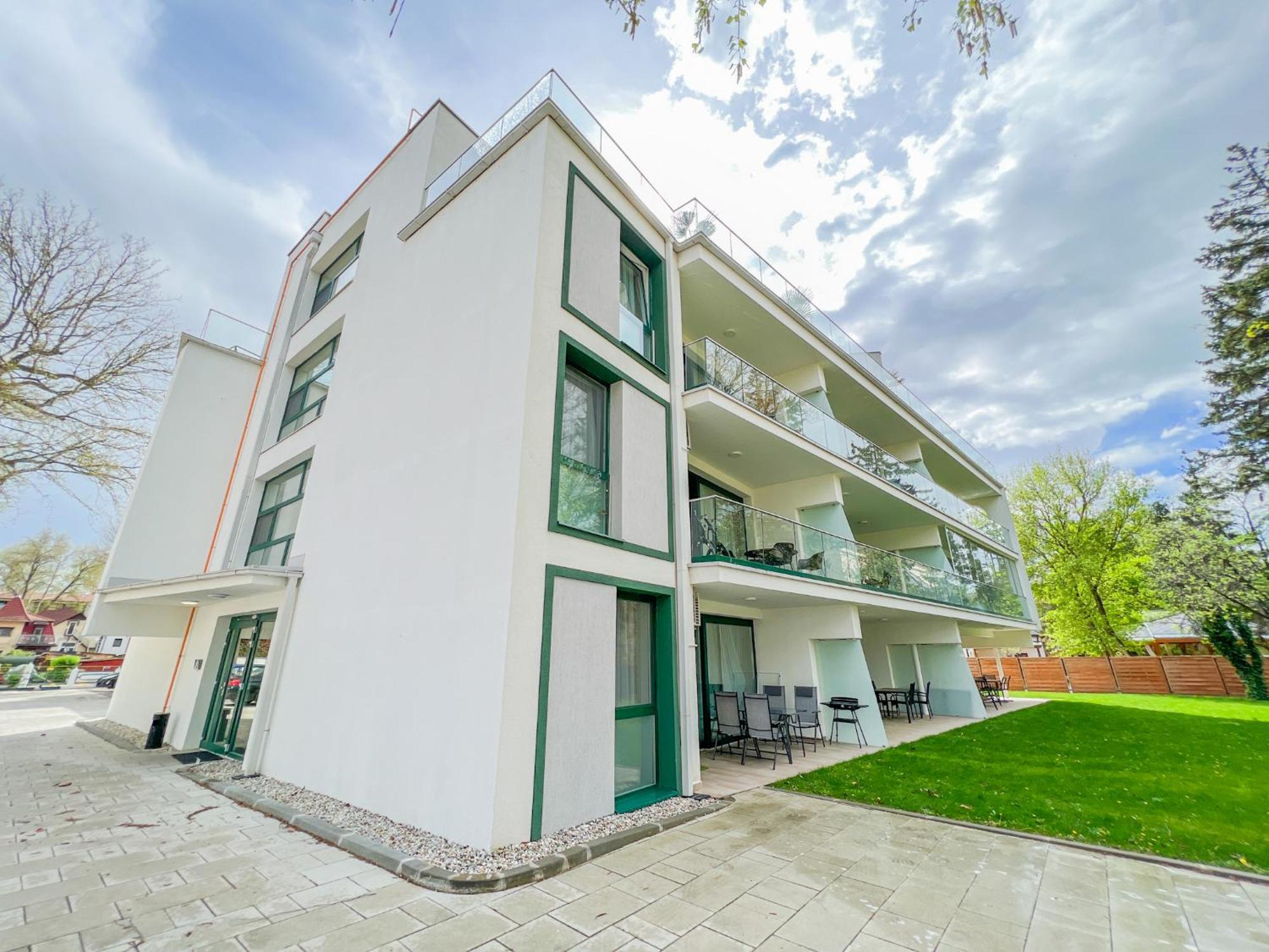 Villa Bauhaus Wellness Apartments 207 - Petiteplage Siófok Buitenkant foto